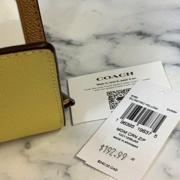 NWT Coach Medium Corner Zipper Wallet - Retro Yellow - Picture 5 of 6